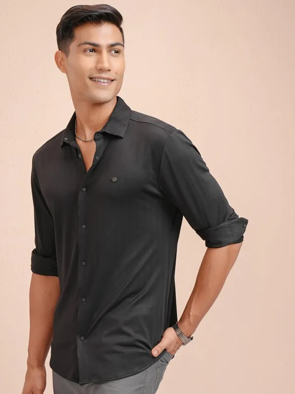 Highlander Men Black Solid Slim Fit Casual Shirt