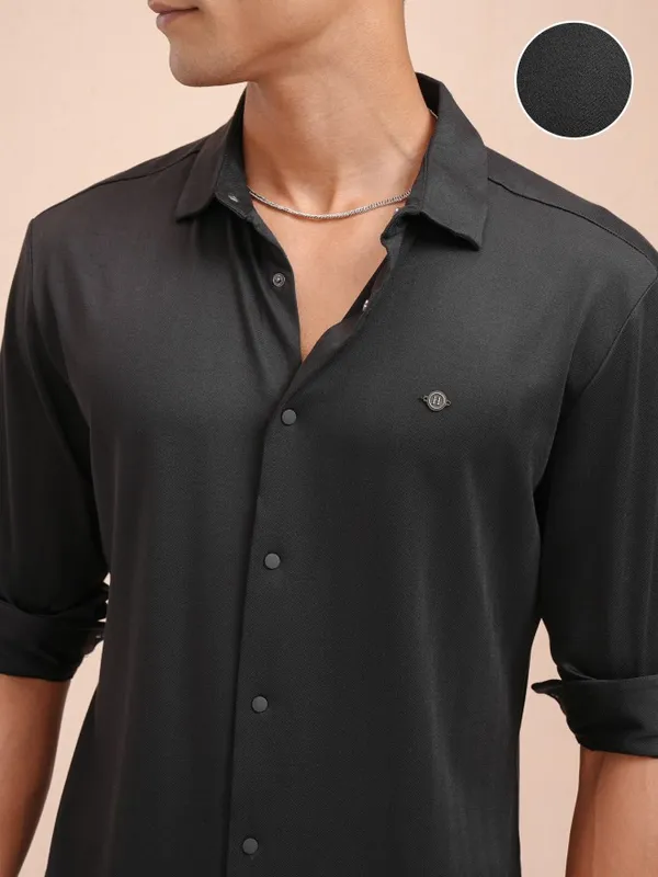 Highlander Men Black Solid Slim Fit Casual Shirt