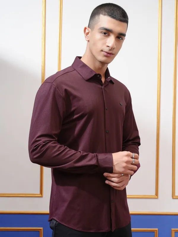 Highlander Men Purple Textured Slim Fit Casual Shirt