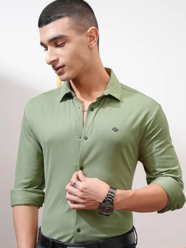 Highlander Men Green Solid Slim Fit Casual Shirt