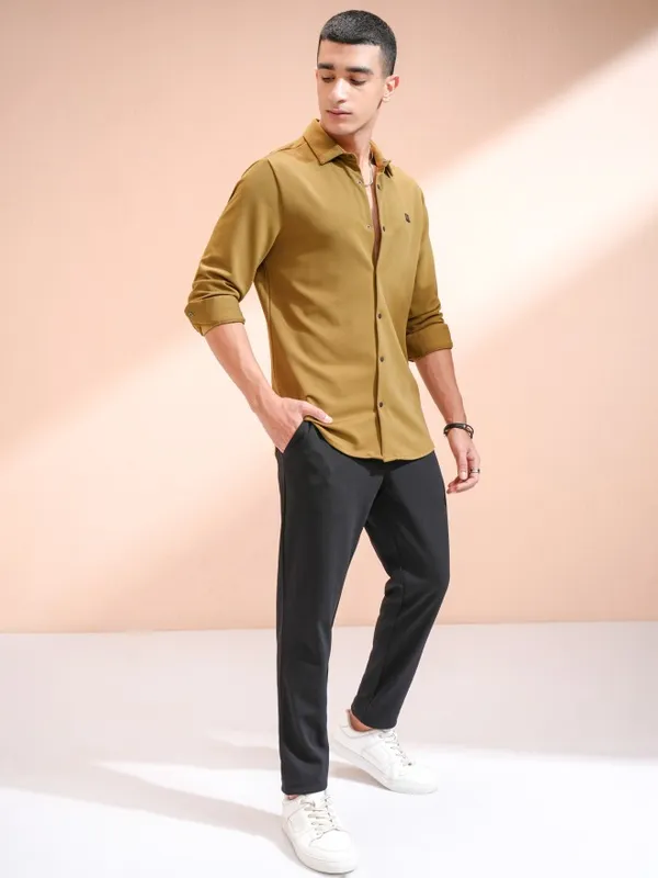 Highlander Men Khaki Solid Slim Fit Casual Shirt