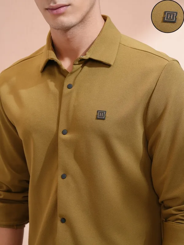 Highlander Men Khaki Solid Slim Fit Casual Shirt