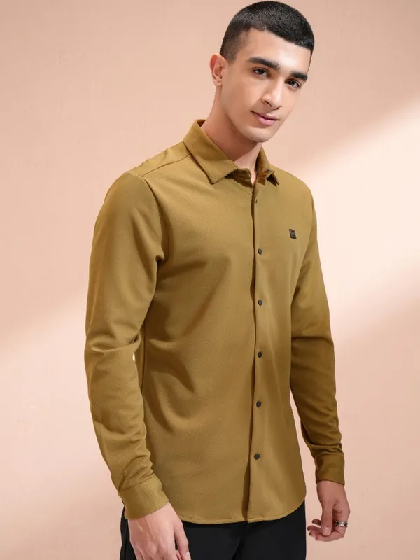 Highlander Men Khaki Solid Slim Fit Casual Shirt