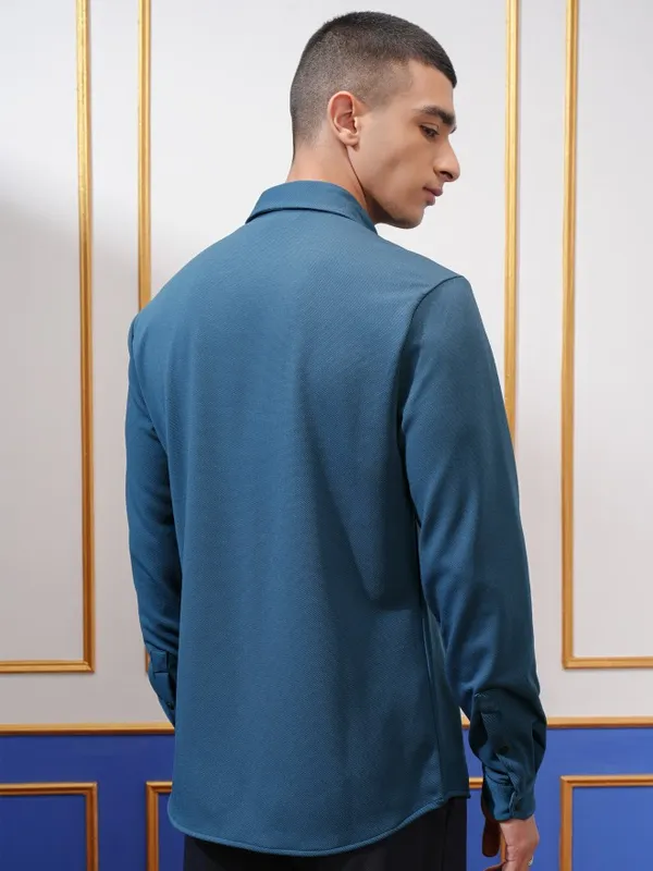 Highlander Men Teal Solid Slim Fit Casual Shirt