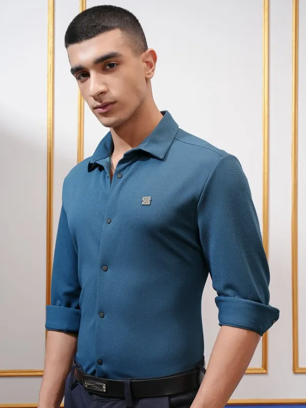 Highlander Men Teal Solid Slim Fit Casual Shirt