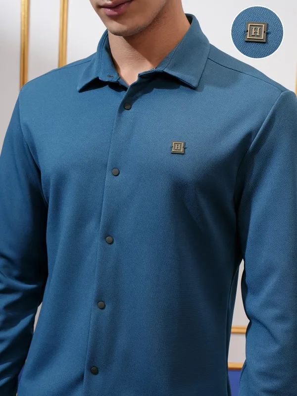 Highlander Men Teal Solid Slim Fit Casual Shirt