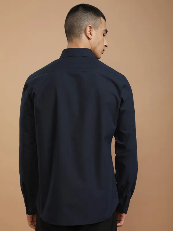 Highlander Men Navy Blue Solid Slim Fit Casual Shirt