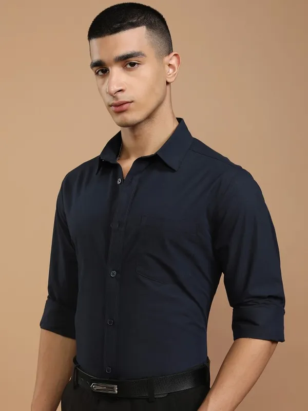 Highlander Men Navy Blue Solid Slim Fit Casual Shirt