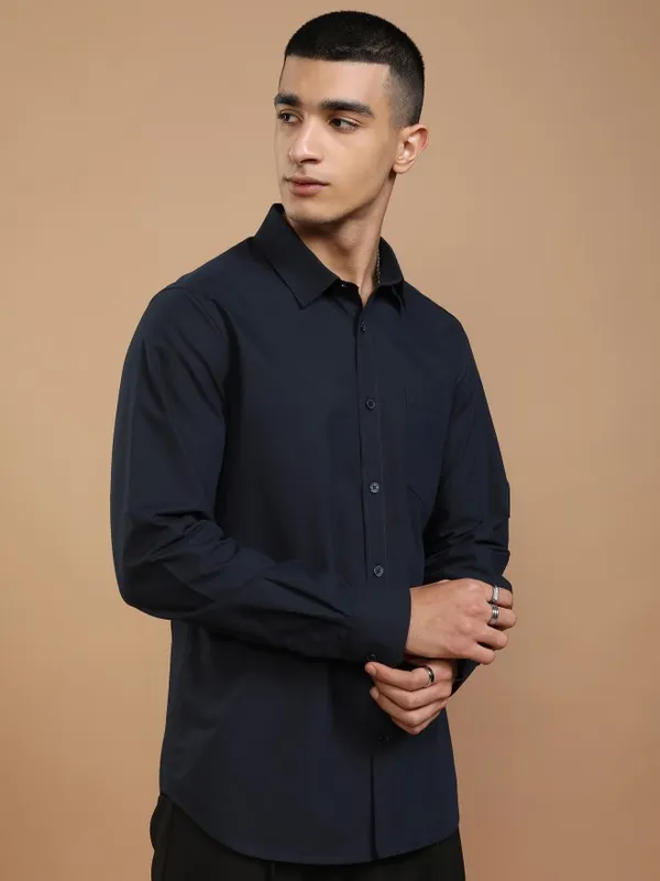 Highlander Men Navy Blue Solid Slim Fit Casual Shirt
