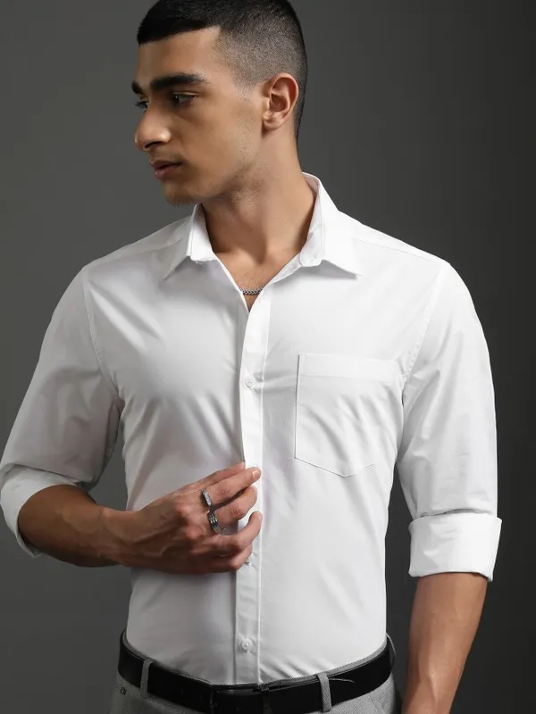 Highlander Men White Solid Slim Fit Casual Shirt