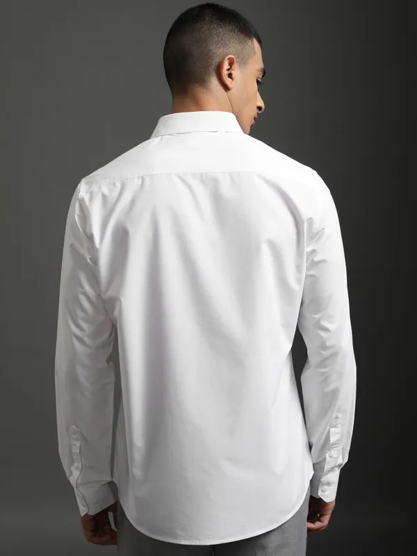 Highlander Men White Solid Slim Fit Casual Shirt
