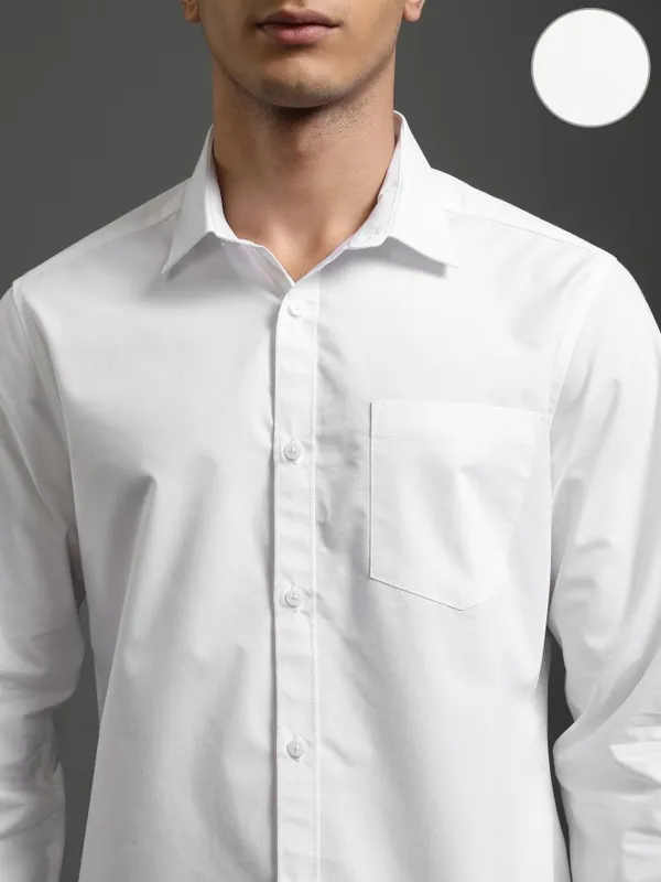 Highlander Men White Solid Slim Fit Casual Shirt