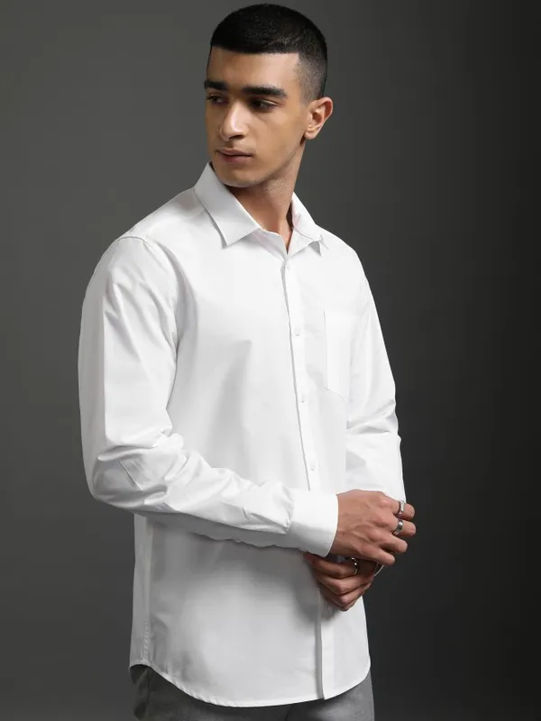 Highlander Men White Solid Slim Fit Casual Shirt