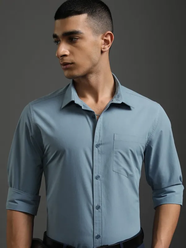 Highlander Men Blue Solid Slim Fit Casual Shirt