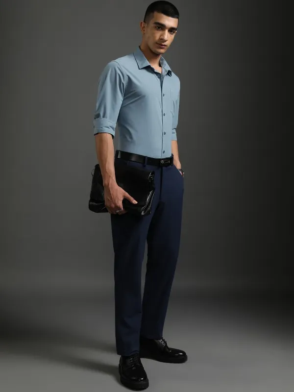 Highlander Men Blue Solid Slim Fit Casual Shirt