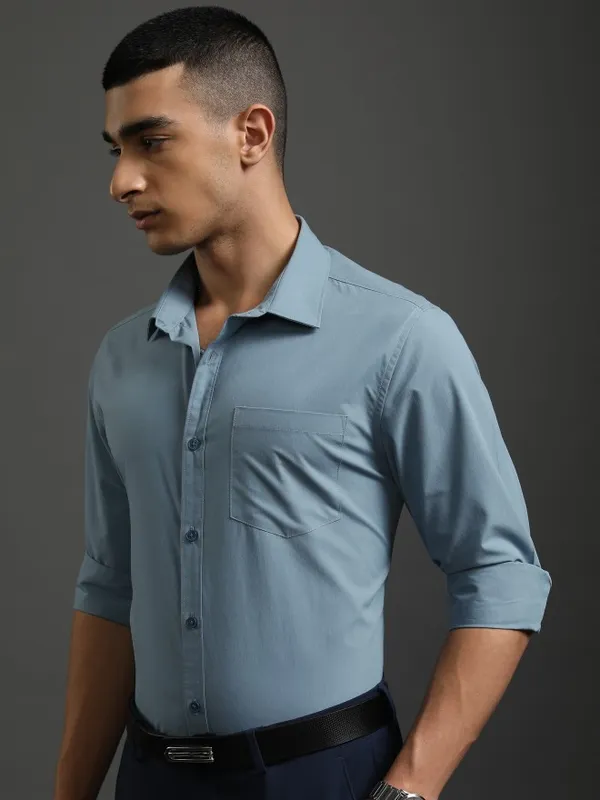 Highlander Men Blue Solid Slim Fit Casual Shirt