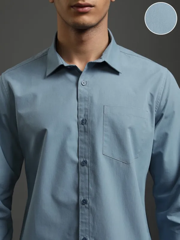 Highlander Men Blue Solid Slim Fit Casual Shirt