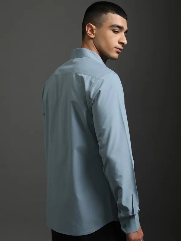 Highlander Men Blue Solid Slim Fit Casual Shirt