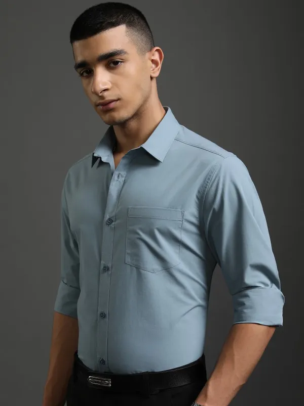 Highlander Men Blue Solid Slim Fit Casual Shirt