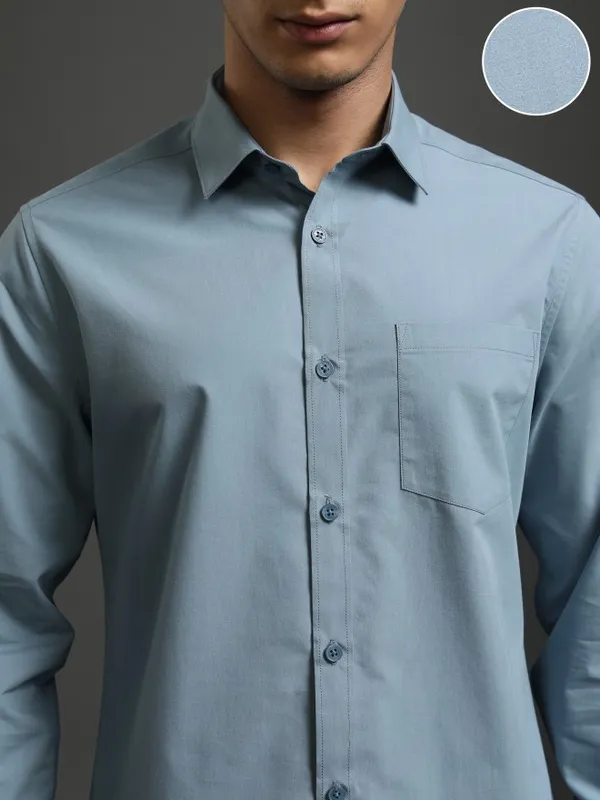 Highlander Men Blue Solid Slim Fit Casual Shirt