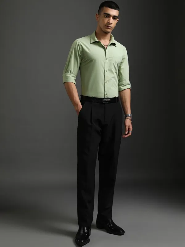 Highlander Men Green Solid Slim Fit Casual Shirt