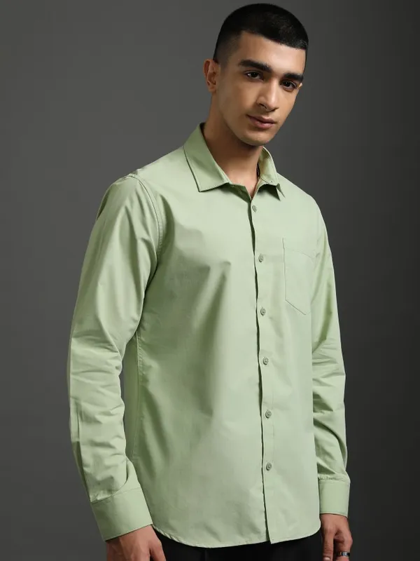 Highlander Men Green Solid Slim Fit Casual Shirt
