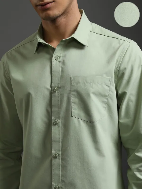 Highlander Men Green Solid Slim Fit Casual Shirt
