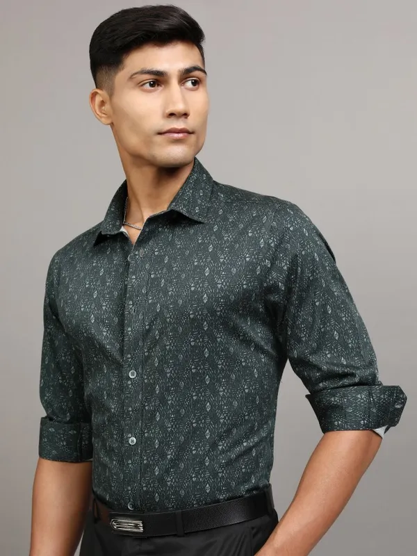 Locomotive Men Green Printed Slim Fit Casual Shirt