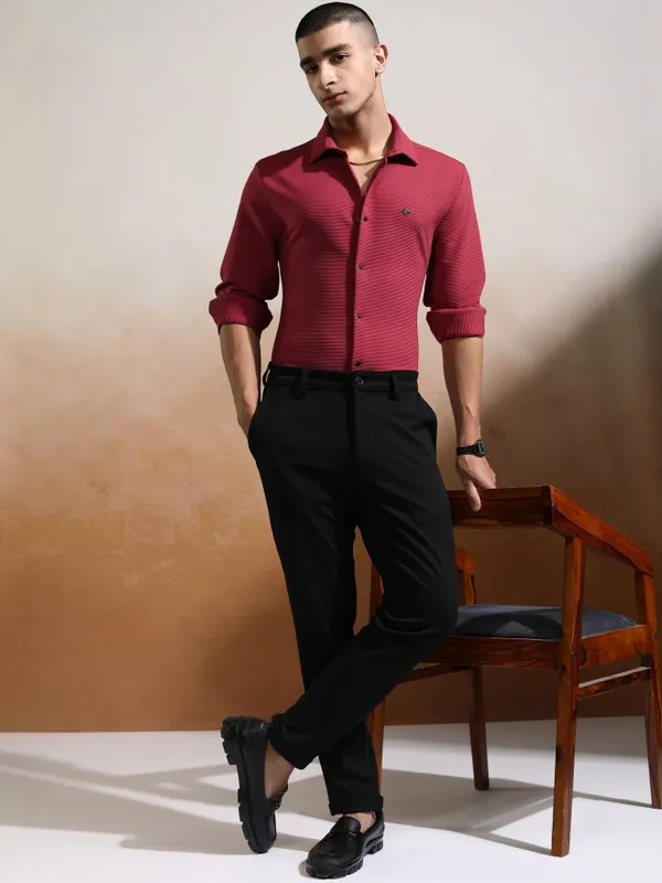 Highlander Men Pink Textured Slim Fit Casual Shirt