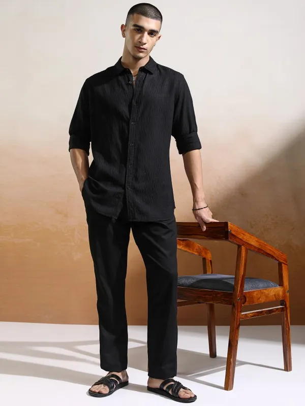 Highlander Men Black Textured Regular Fit Casual Shirt