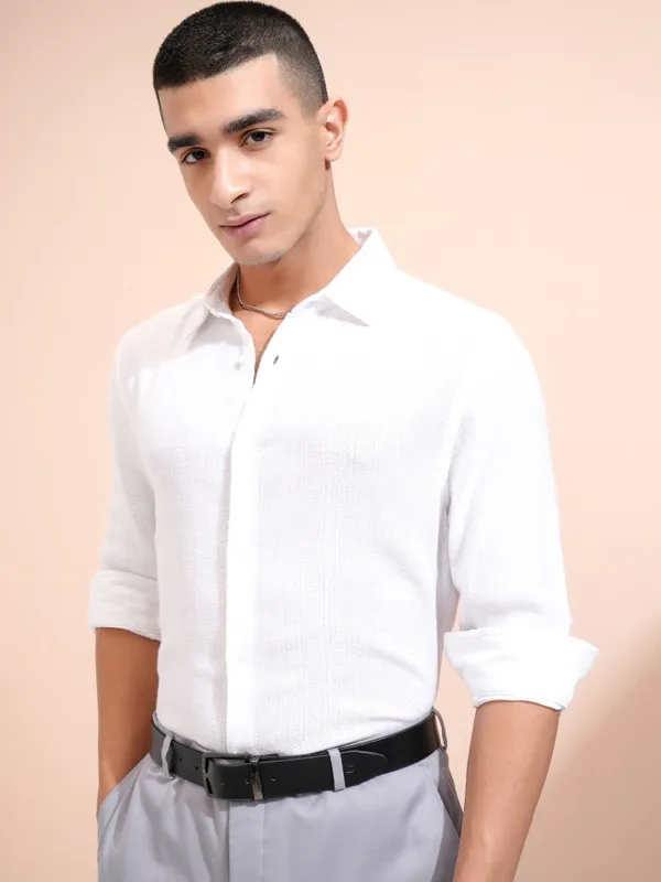 Highlander Men White Textured Relaxed Fit Casual Shirt