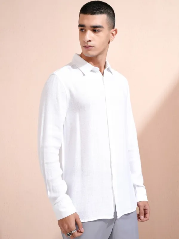 Highlander Men White Textured Relaxed Fit Casual Shirt