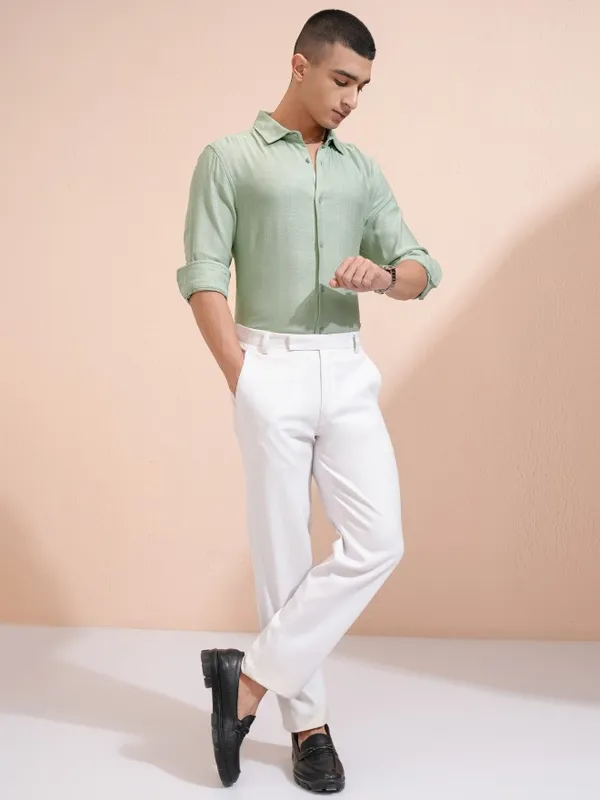 Highlander Men Green Textured Relaxed Fit Casual Shirt