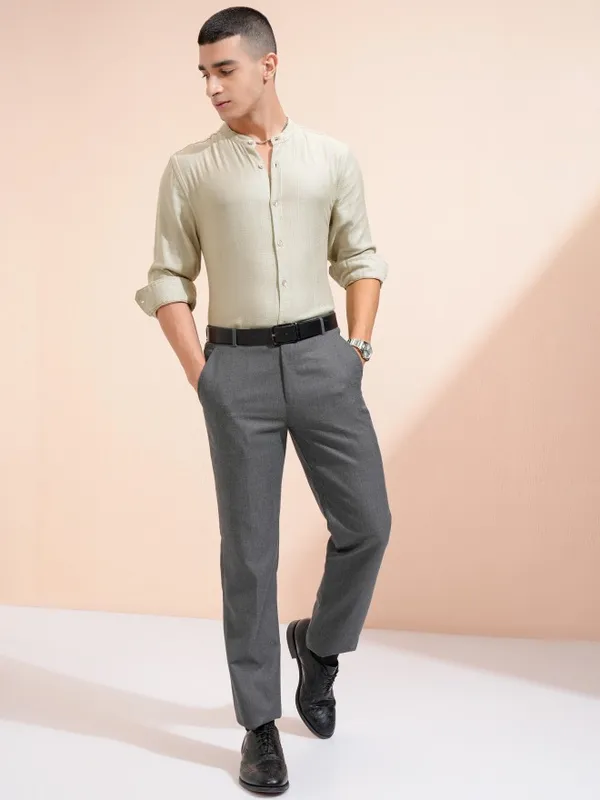 Highlander Men Beige Textured Relaxed Fit Casual Shirt