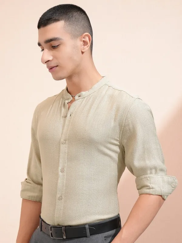 Highlander Men Beige Textured Relaxed Fit Casual Shirt
