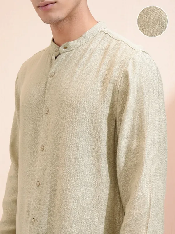 Highlander Men Beige Textured Relaxed Fit Casual Shirt