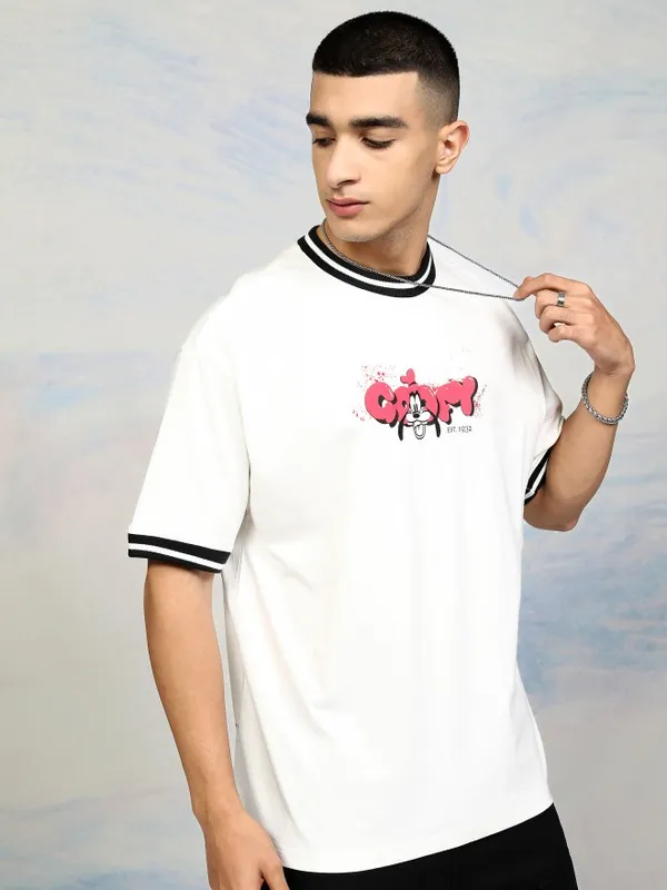 Disney By Highlander Men White Goofy Printed Round Neck Relaxed Fit T-Shirt