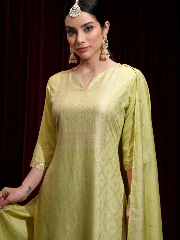 Vishudh Women Green Kurta With Trousers And Dupatta