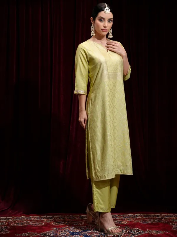 Vishudh Women Green Kurta With Trousers And Dupatta