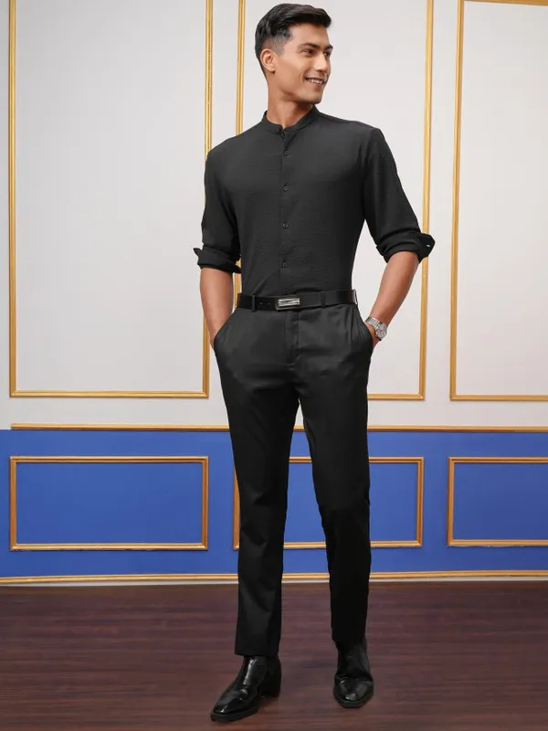 Highlander Men Black Textured Regular Fit Casual Shirt