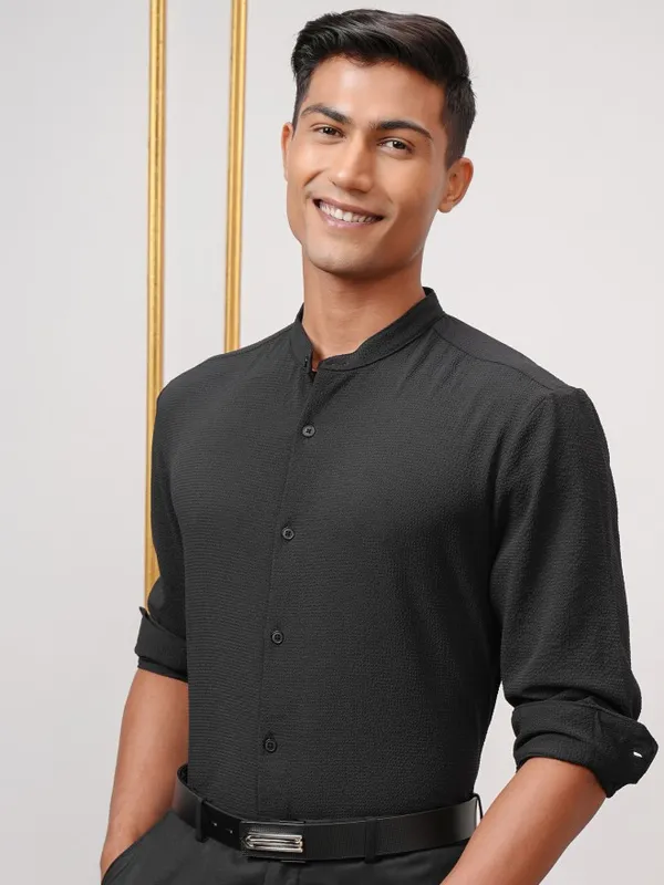 Highlander Men Black Textured Regular Fit Casual Shirt