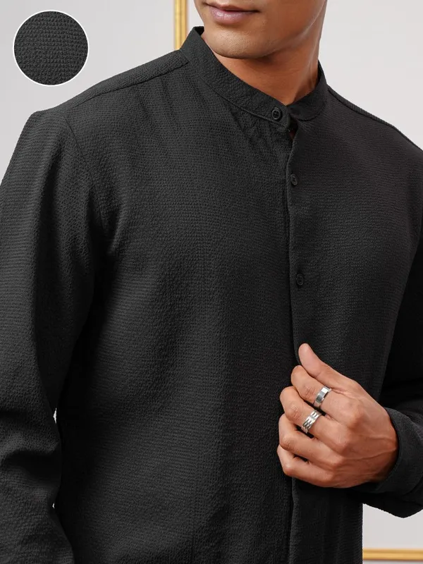 Highlander Men Black Textured Regular Fit Casual Shirt