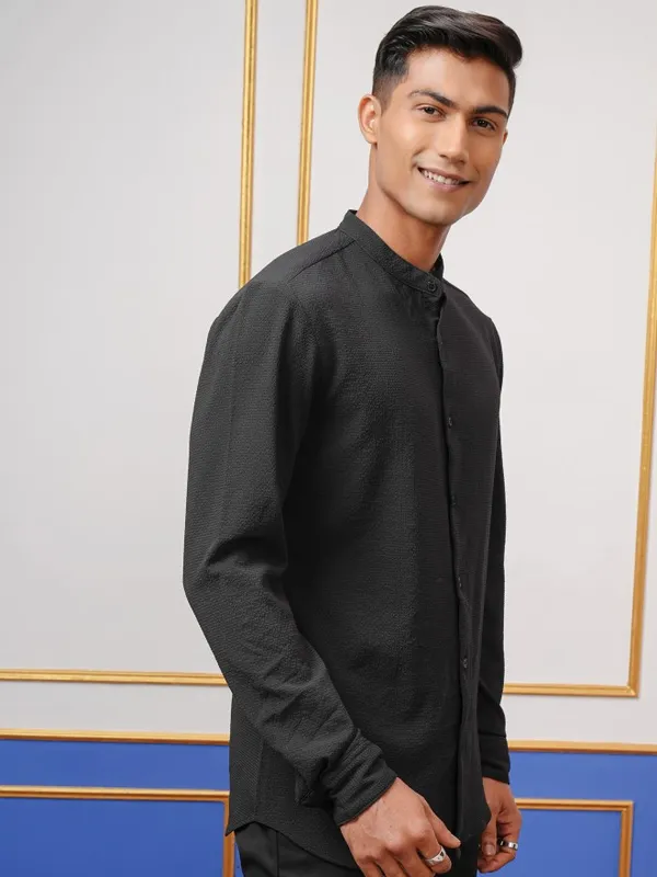 Highlander Men Black Textured Regular Fit Casual Shirt