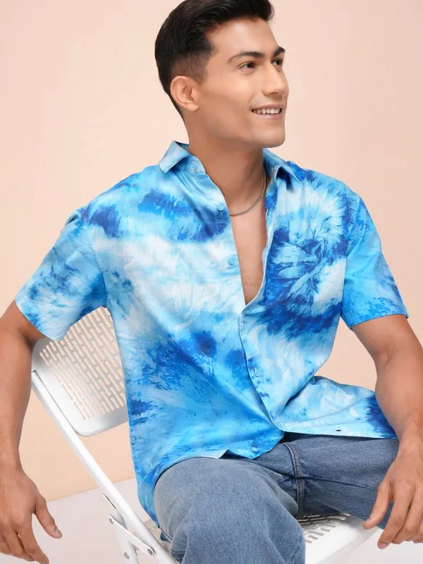 Locomotive Men Blue Printed Relaxed Fit Casual Shirt