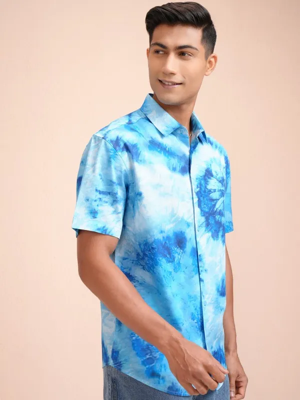 Locomotive Men Blue Printed Relaxed Fit Casual Shirt