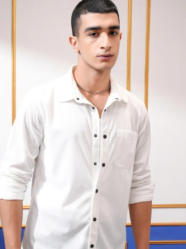 Highlander Men White Solid Slim Fit Corduroy Casual Shirt