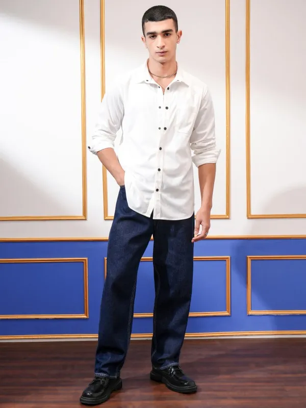 Highlander Men White Solid Slim Fit Corduroy Casual Shirt