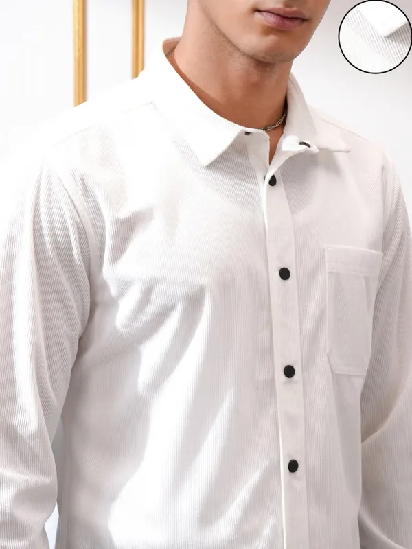 Highlander Men White Solid Slim Fit Corduroy Casual Shirt