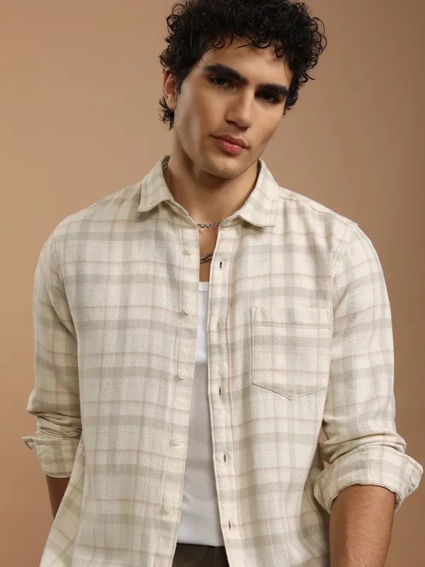 Highlander Men Cream Checked Slim Fit Casual Shirt
