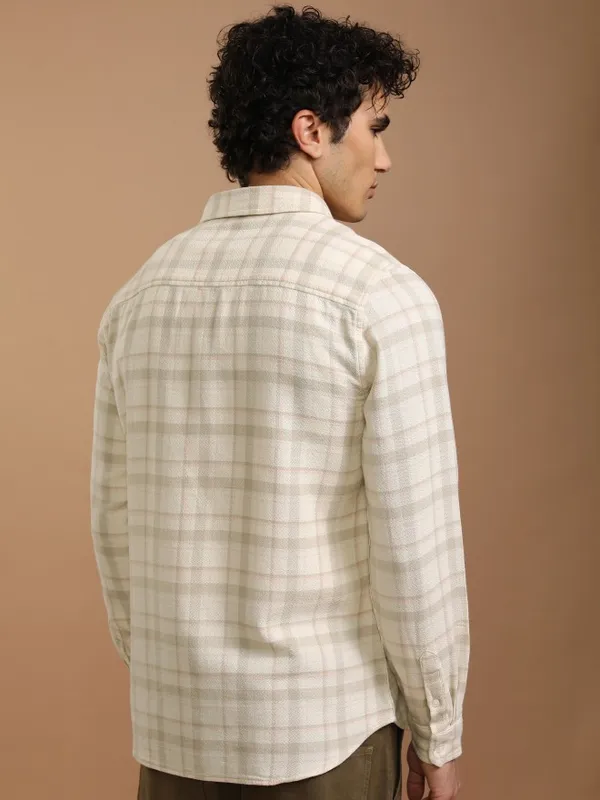 Highlander Men Cream Checked Slim Fit Casual Shirt